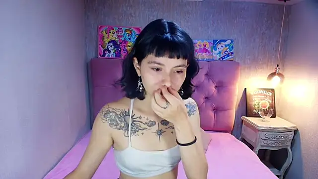 Snapshot of charlottemoonxz chatting on 07-16-26, 05:32 charlottemoonxz online show from 07-16-26, 05:32