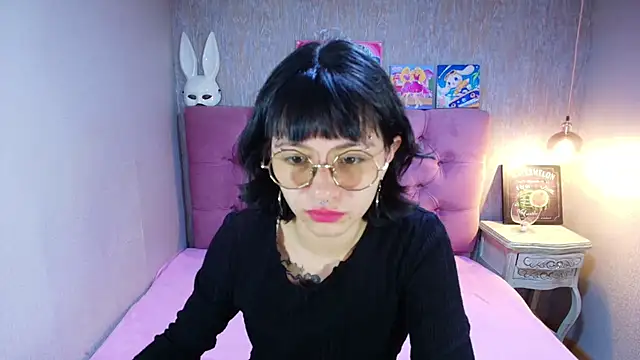 Snapshot of charlottemoonxz chatting on 06-17-26, 05:12 charlottemoonxz online show from 06-17-26, 05:12