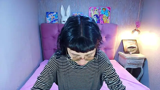Snapshot of charlottemoonxz chatting on 05-15-26, 06:06 charlottemoonxz online show from 05-15-26, 06:06
