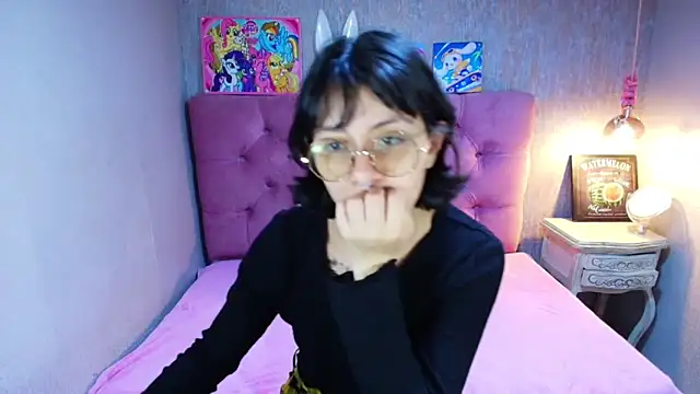 Snapshot of charlottemoonxz chatting on 05-04-26, 05:27 charlottemoonxz online show from 05-04-26, 05:27