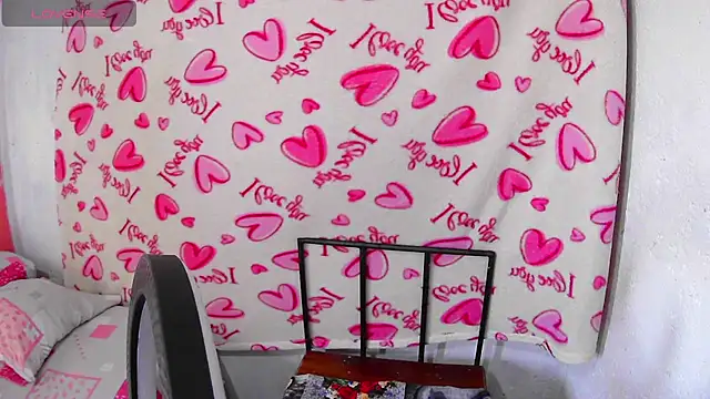 Snapshot of lynieh- chatting on 09-25-25, 08:59 lynieh- online show from 09-25-25, 08:59