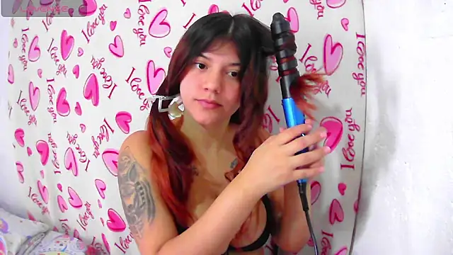 Snapshot of lynieh- chatting on 09-14-25, 05:35 lynieh- online show from 09-14-25, 05:35