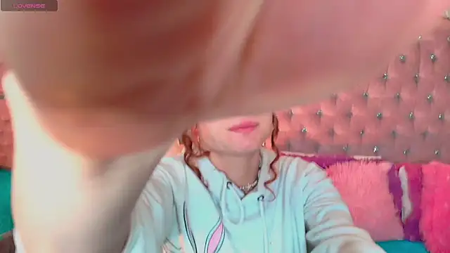 Snapshot of AdelaineBest chatting on 10-17-25, 06:06 AdelaineBest online show from 10-17-25, 06:06