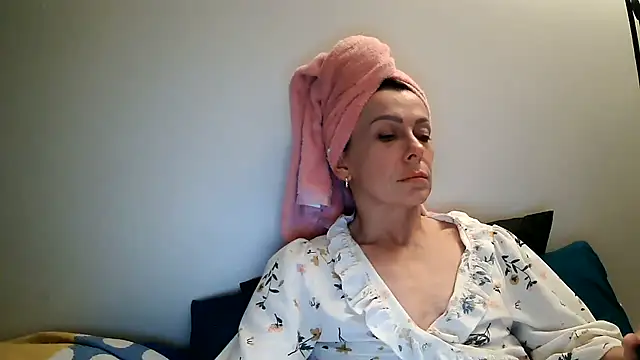 Snapshot of anechka1 chatting on 06-07-26, 02:39 anechka1 online show from 06-07-26, 02:39
