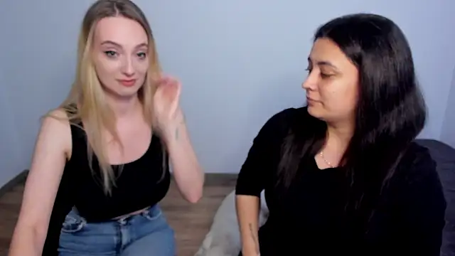 Snapshot of LuciaLoca chatting on 04-03-26, 10:27 LuciaLoca online show from 04-03-26, 10:27