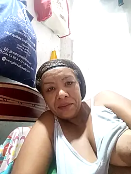 Snapshot of Surreyaa chatting on 11-26-25, 10:54 Surreyaa online show from 11-26-25, 10:54