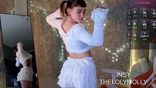 Snapshot of LolyMolli chatting on 10-18-25, 10:06 LolyMolli online show from 10-18-25, 10:06