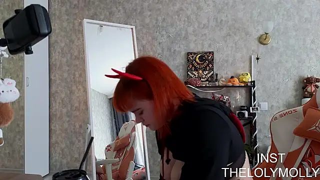 Snapshot of LolyMolli chatting on 06-19-26, 10:43 LolyMolli online show from 06-19-26, 10:43