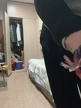 Snapshot of Kamaleonix chatting on 03-14-25, 09:10 Kamaleonix online show from 03-14-25, 09:10