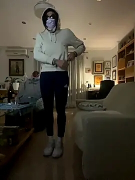 Snapshot of Kamaleonix chatting on 11-22-25, 08:51 Kamaleonix online show from 11-22-25, 08:51