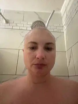 MilfyMrsRobinson online show from 04-28-26, 01:37