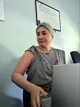 MilfyMrsRobinson online show from 05-18-26, 01:49