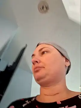 MilfyMrsRobinson online show from 05-21-26, 01:30