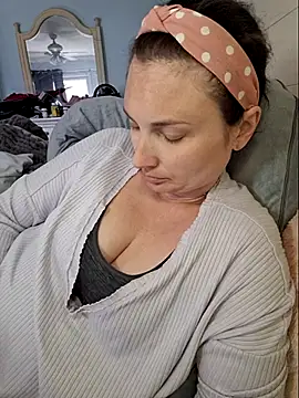 Snapshot of MilfyMrsRobinson chatting on 03-12-25, 03:40 MilfyMrsRobinson online show from 03-12-25, 03:40