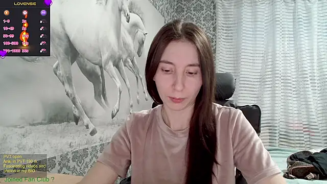 Snapshot of Wowpornoo chatting on 02-17-25, 12:05 Wowpornoo online show from 02-17-25, 12:05