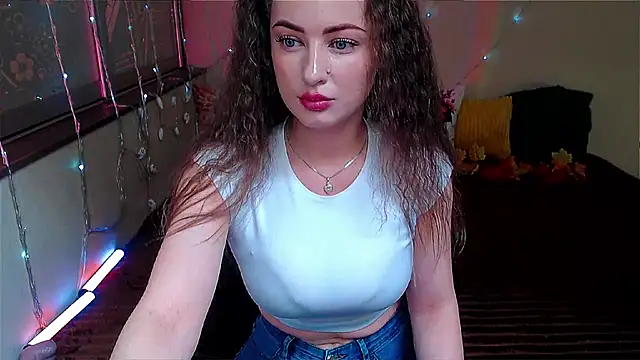 Snapshot of LizaSenri chatting on 10-15-25, 06:44 LizaSenri online show from 10-15-25, 06:44