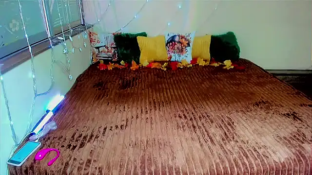Snapshot of LizaSenri chatting on 09-18-25, 08:17 LizaSenri online show from 09-18-25, 08:17