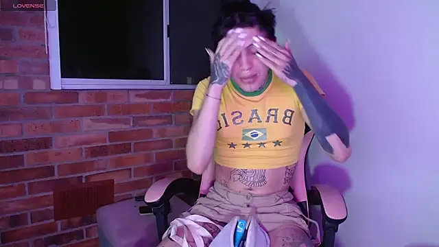 charlotbelucci  online show from 11-12-25, 09:24