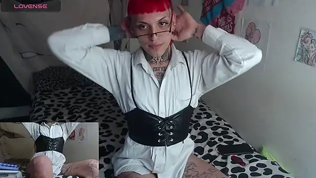 Snapshot of charlotbelucci_ chatting on 07-15-26, 03:19 charlotbelucci online show from 07-15-26, 03:19