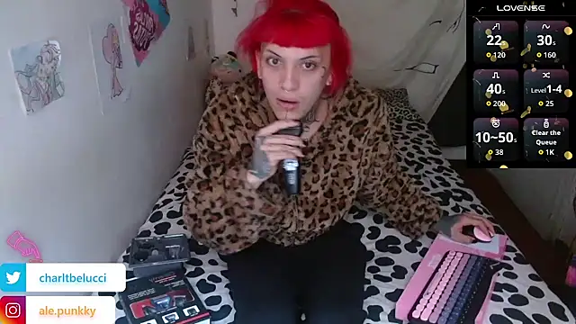 Snapshot of charlotbelucci_ chatting on 06-26-26, 11:49 charlotbelucci online show from 06-26-26, 11:49