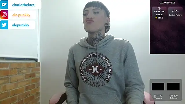 charlotbelucci  online show from 10-30-25, 10:24