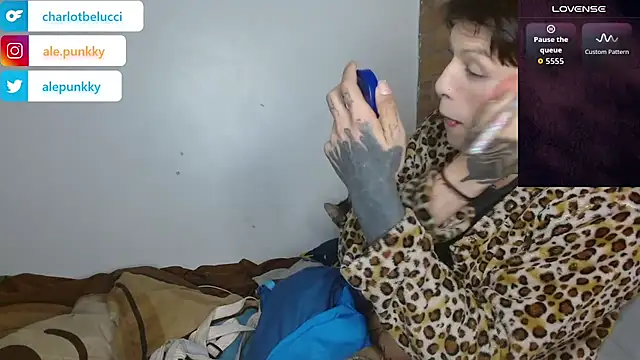 charlotbelucci  online show from 12-23-25, 08:57