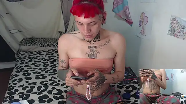 Snapshot of charlotbelucci_ chatting on 07-16-26, 11:40 charlotbelucci online show from 07-16-26, 11:40
