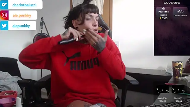 charlotbelucci  online show from 10-26-25, 08:48