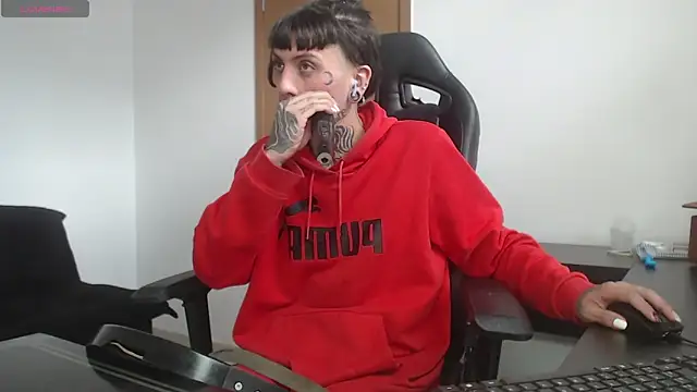 charlotbelucci  online show from 10-25-25, 10:47