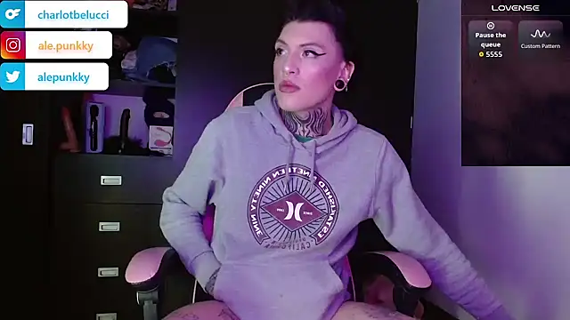 charlotbelucci  online show from 12-03-25, 08:47