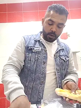 Snapshot of ListedLoin chatting on 02-18-25, 03:52 ListedLoin online show from 02-18-25, 03:52