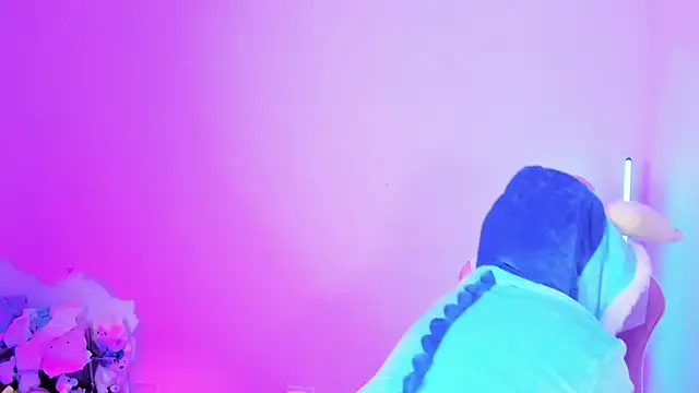 Snapshot of Ahri_Elderwood chatting on 12-17-25, 03:33 Ahri Elderwood online show from 12-17-25, 03:33