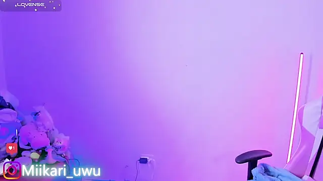 Snapshot of Ahri_Elderwood chatting on 12-22-25, 05:07 Ahri Elderwood online show from 12-22-25, 05:07