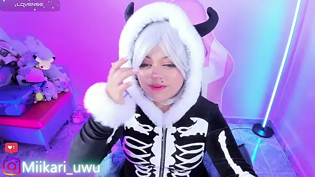 Snapshot of Ahri_Elderwood chatting on 11-28-25, 03:50 Ahri Elderwood online show from 11-28-25, 03:50