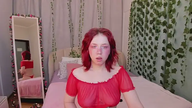 Love is Lola online show from 12-17-25, 12:26