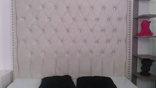 Abril Squirt online show from 02-25-26, 08:41