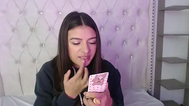 Abril Squirt online show from 09-18-25, 07:00