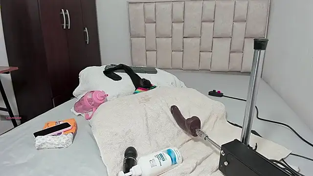 blondeb201 online show from 02-08-26, 09:56