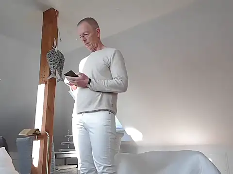 Snapshot of maxmueller321 chatting on 02-18-26, 09:06 maxmueller321 online show from 02-18-26, 09:06