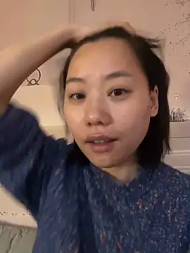 Snapshot of Eliza-E chatting on 02-12-26, 01:16 Eliza-E online show from 02-12-26, 01:16