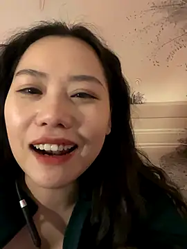 Snapshot of Eliza-E chatting on 01-07-26, 02:11 Eliza-E online show from 01-07-26, 02:11