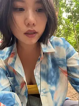 Snapshot of Eliza-E chatting on 04-21-26, 01:53 Eliza-E online show from 04-21-26, 01:53
