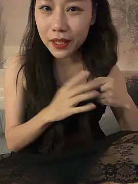 Snapshot of Eliza-E chatting on 12-16-25, 01:15 Eliza-E online show from 12-16-25, 01:15