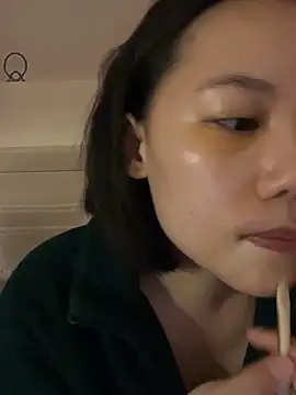 Snapshot of Eliza-E chatting on 02-06-26, 01:01 Eliza-E online show from 02-06-26, 01:01