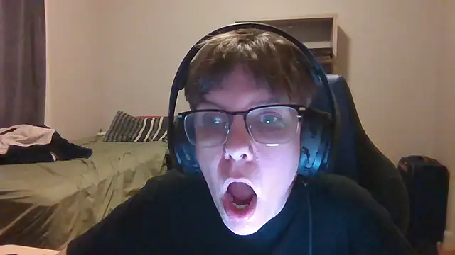 KaliSnow199623 online show from 10-23-25, 04:22