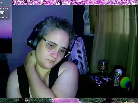 Snapshot of lolalicious_758 chatting on 09-19-25, 11:36 lolalicious 758 online show from 09-19-25, 11:36