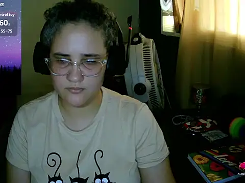 Snapshot of lolalicious_758 chatting on 09-24-25, 02:56 lolalicious 758 online show from 09-24-25, 02:56