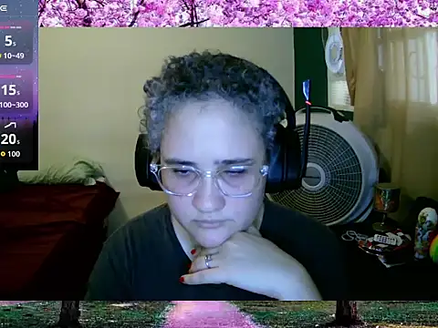 Snapshot of lolalicious_758 chatting on 09-17-25, 06:21 lolalicious 758 online show from 09-17-25, 06:21