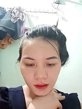 Ngoc-Trinh online show from 10-22-25, 09:46