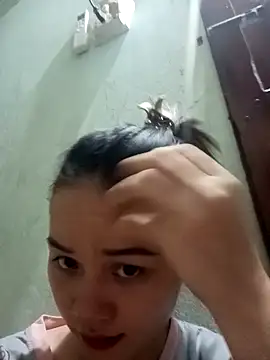 Ngoc-Trinh online show from 10-22-25, 01:16